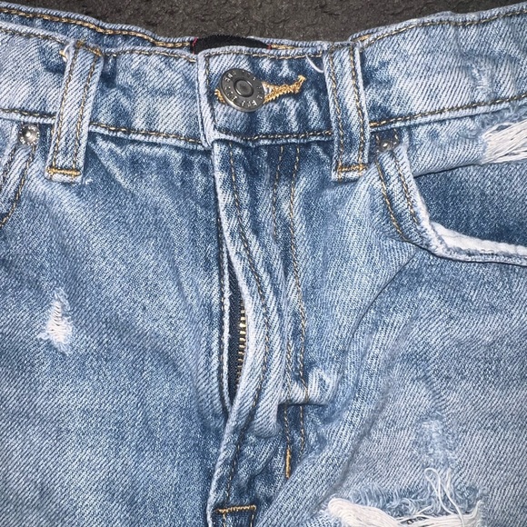 BDG Essential Mid-Rise Distressed Short Shorts Size 27 - Picture 5 of 6